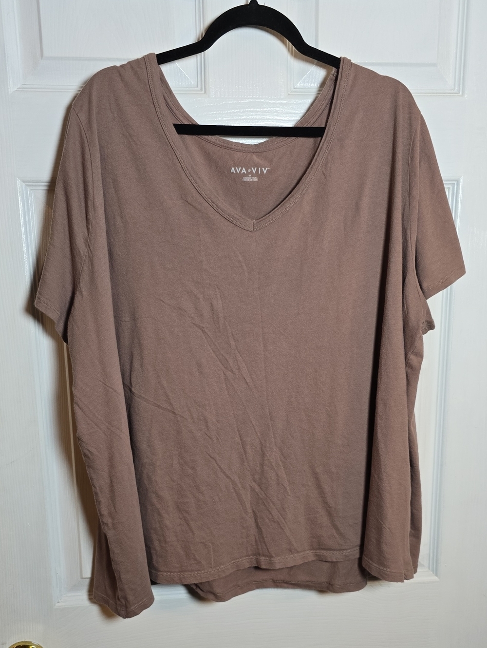 Ava & Viv 4X Relaxed V-Neck Short Sleeve Tee in Taupe